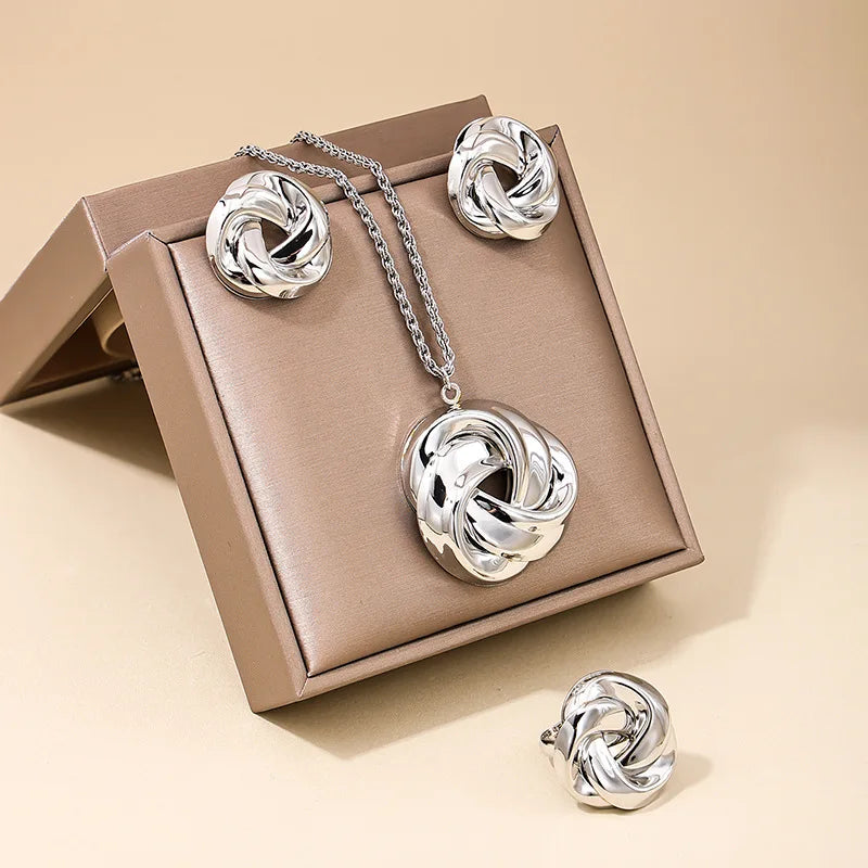 Conjunto Elegância Suprema: Colar, Anel e Brincos