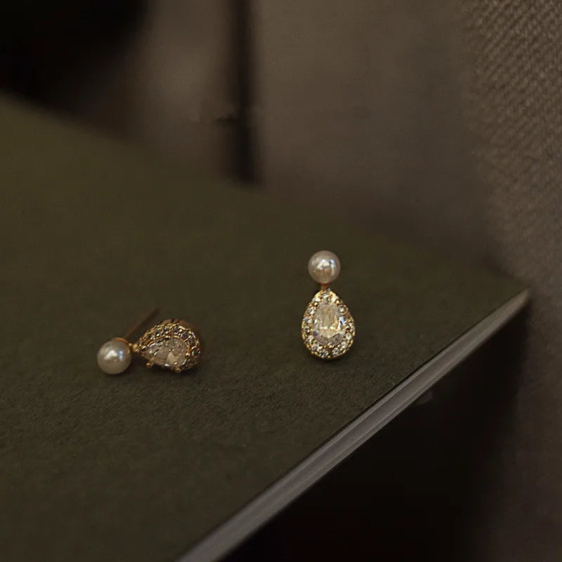 Brincos de Pérola e Zircão Banhados a Ouro 14K