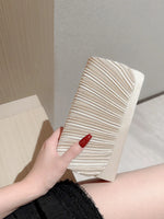 Bolsa de Cetim Plissada com Strass Linda Top