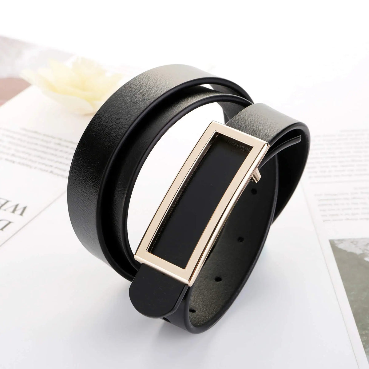 Cinto Elegante de Couro Genuíno com Fivela Dourada