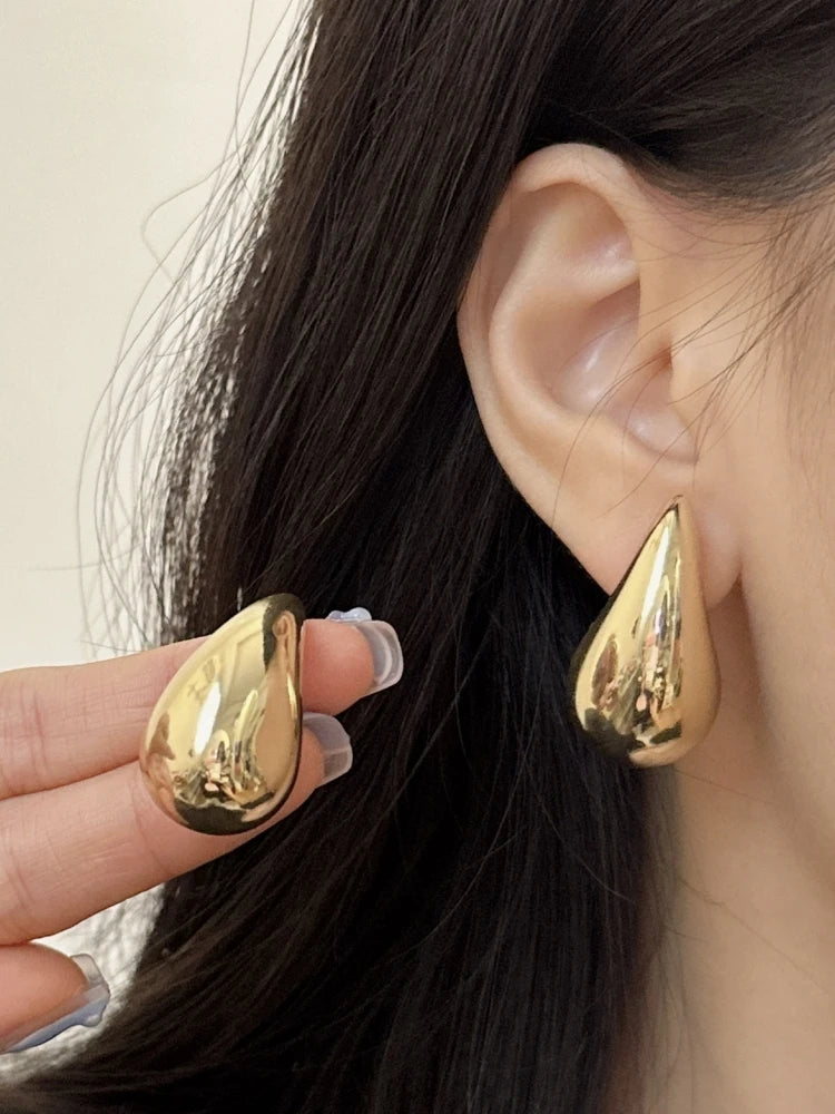 Brinco Gota Metalizado Clássico