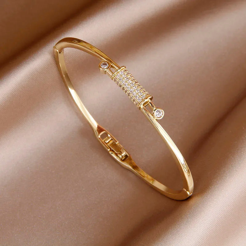 Pulseira Elegante de Zircônia com Nó de Luxo