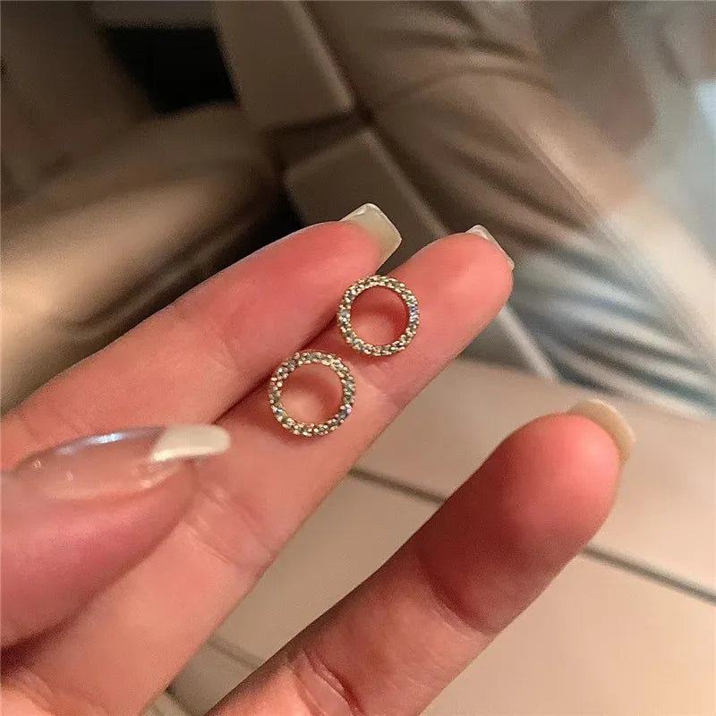 Delicado pequeno círculo brincos para mulheres cor de ouro cristal minimalista coreano festa verão moda jóias acessórios