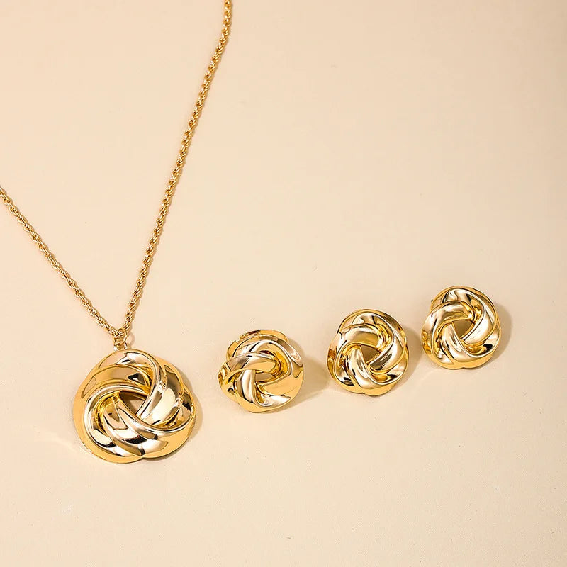 Conjunto Elegância Suprema: Colar, Anel e Brincos