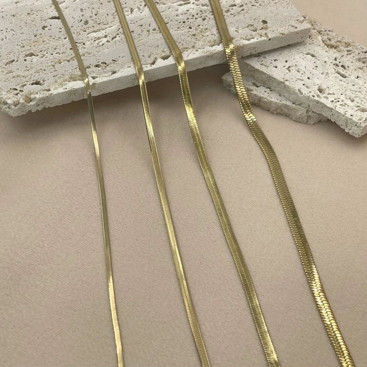 Colar Elegante de Aço Inoxidável Dourado