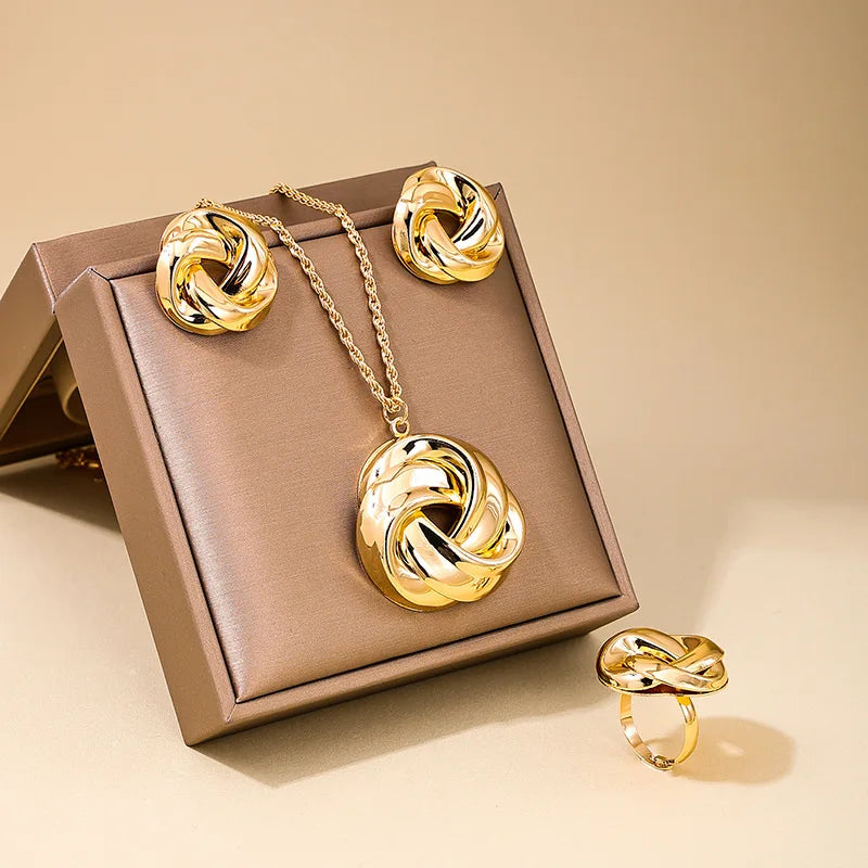 Conjunto Elegância Suprema: Colar, Anel e Brincos