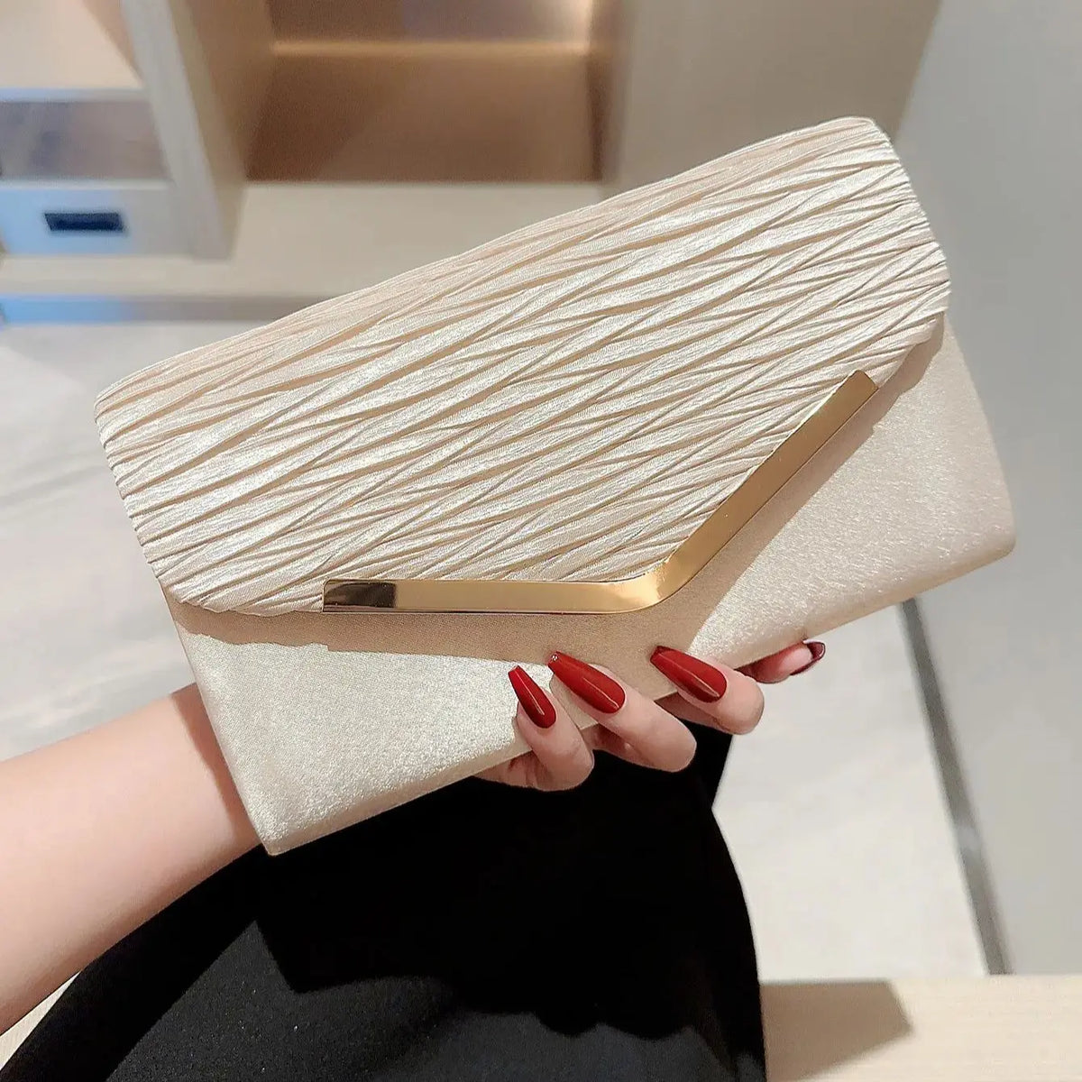 Clutch Luxuosa com Corrente e Design Diamante