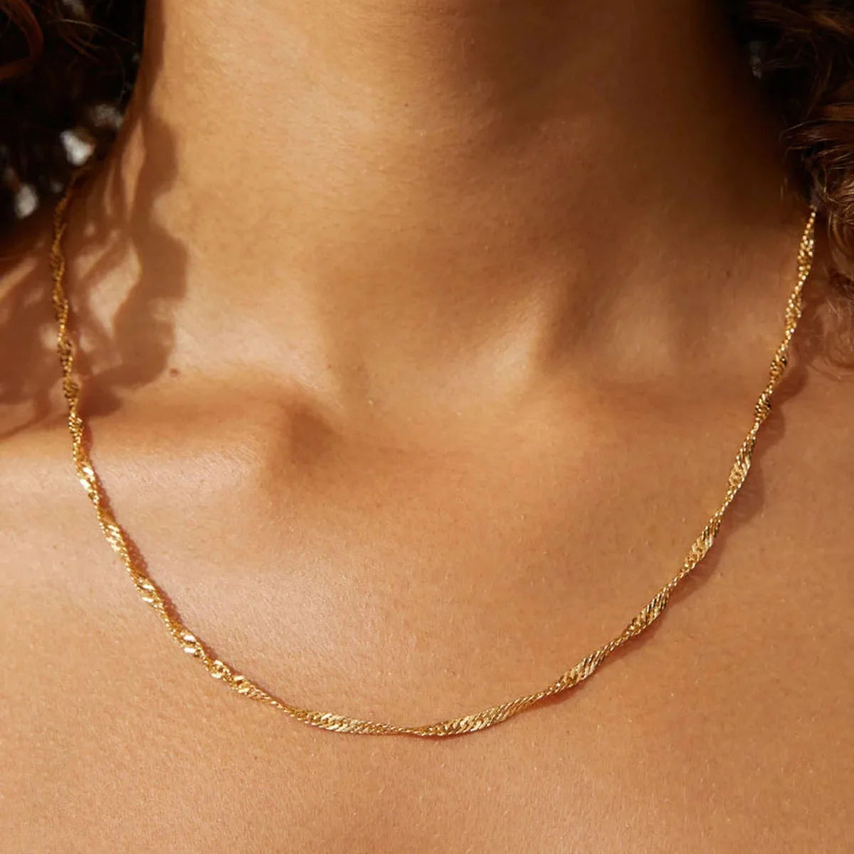 Colar de corrente fina de aço inoxidável banhado a ouro requintado para mulheres estilo simples corrente de clavícula joias femininas