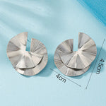 Brincos Esculturais Linda Top: Elegância e Personalidade