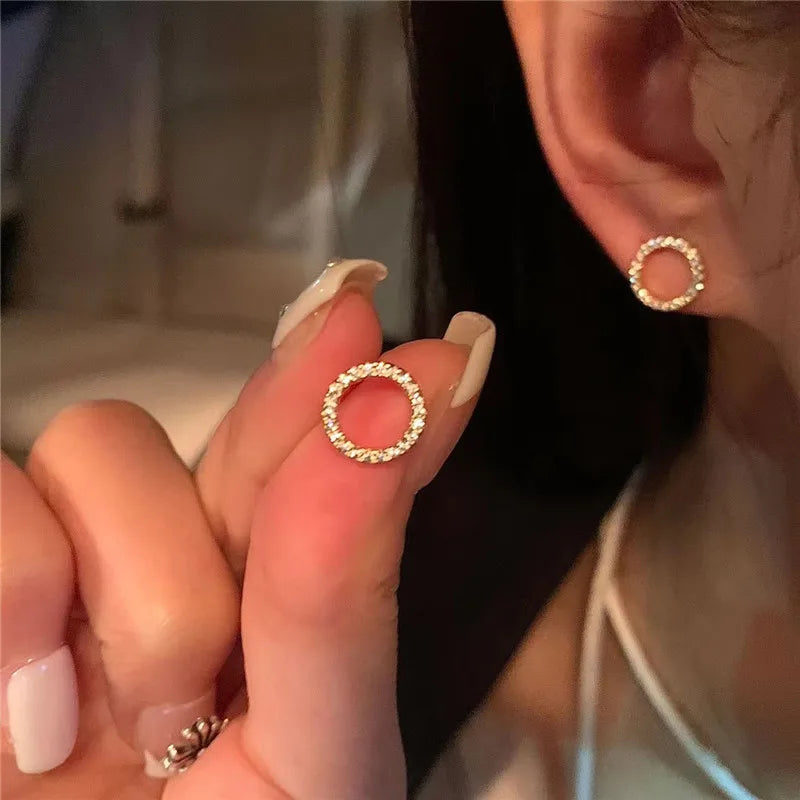 Delicado pequeno círculo brincos para mulheres cor de ouro cristal minimalista coreano festa verão moda jóias acessórios