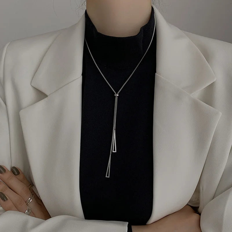 Colares de pérolas simples para mulheres, pendão longo, design puxado, correntes de clavícula, joia da moda, cor dourada