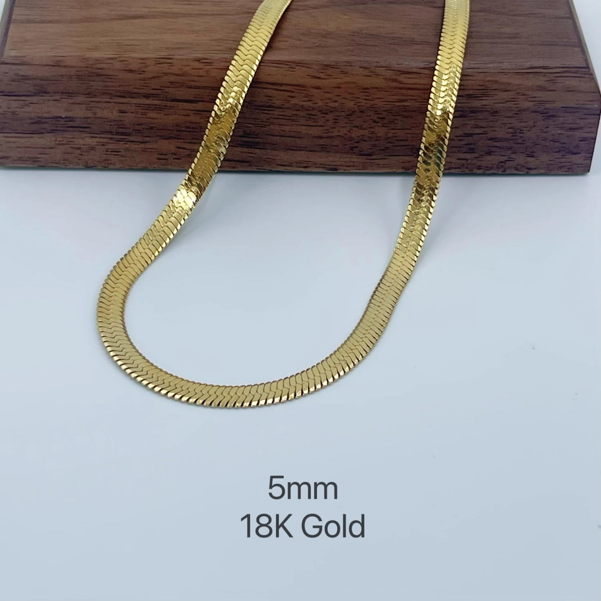 Colar Elegante de Aço Inoxidável Dourado