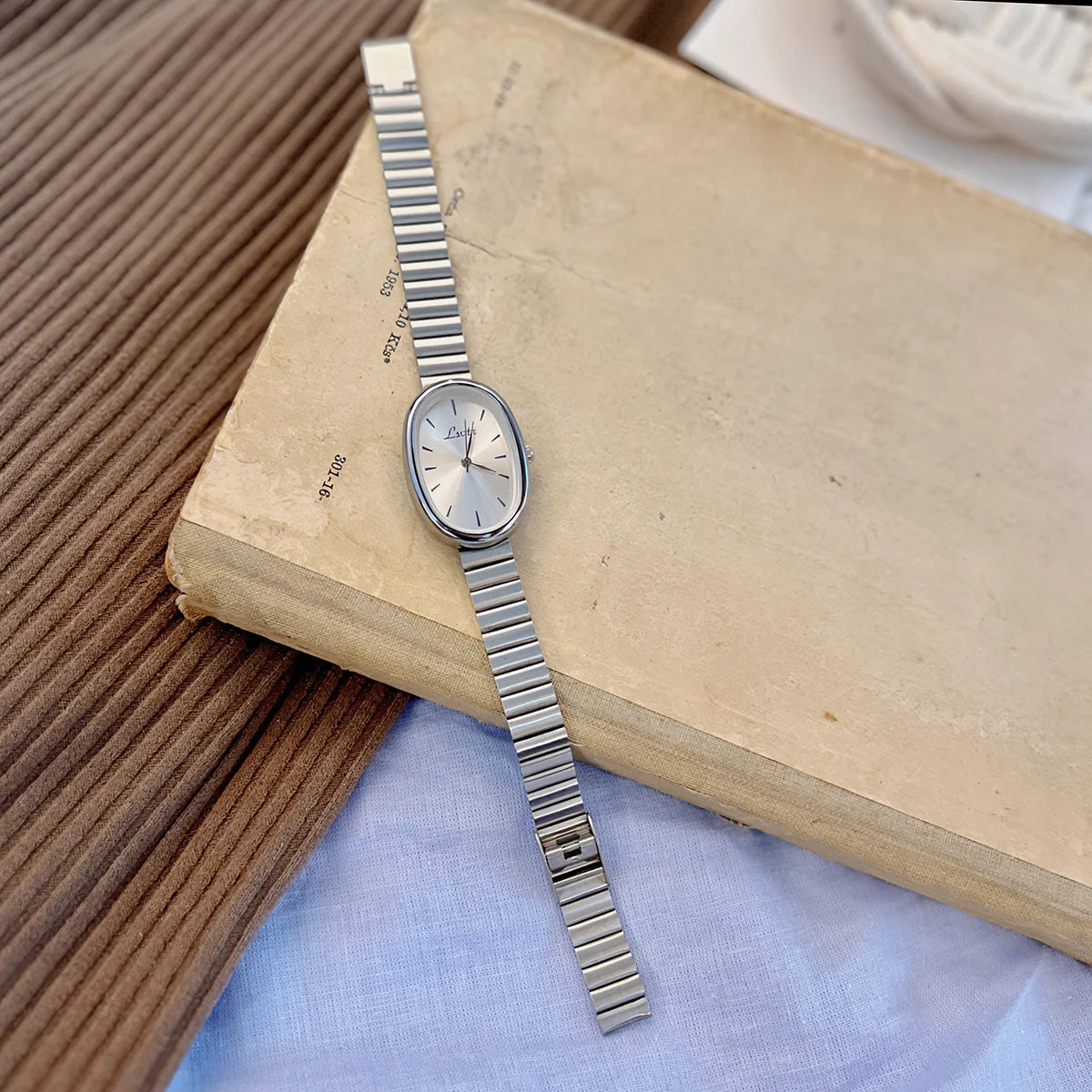 Relógio de quartzo feminino com bracelete de ouro, elegante e versátil, estilo vintage e luxo, relógio feminino elegante, novo, 1pc