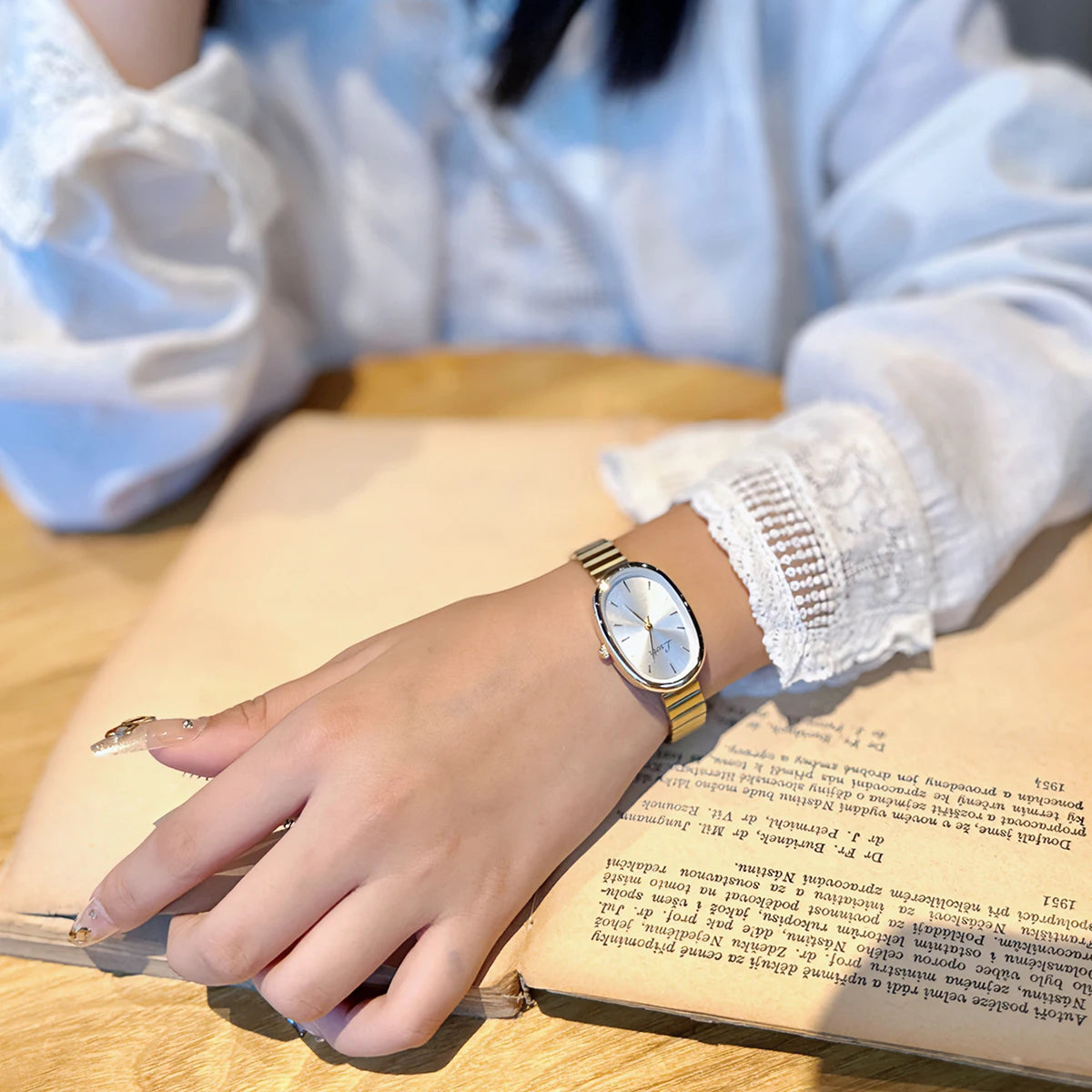 Relógio Feminino Vintage Luxo com Bracelete Dourado