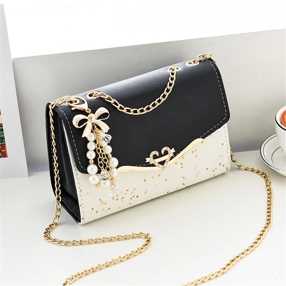 Bolsa Linda Top com Lantejoulas e Pingente de Borla