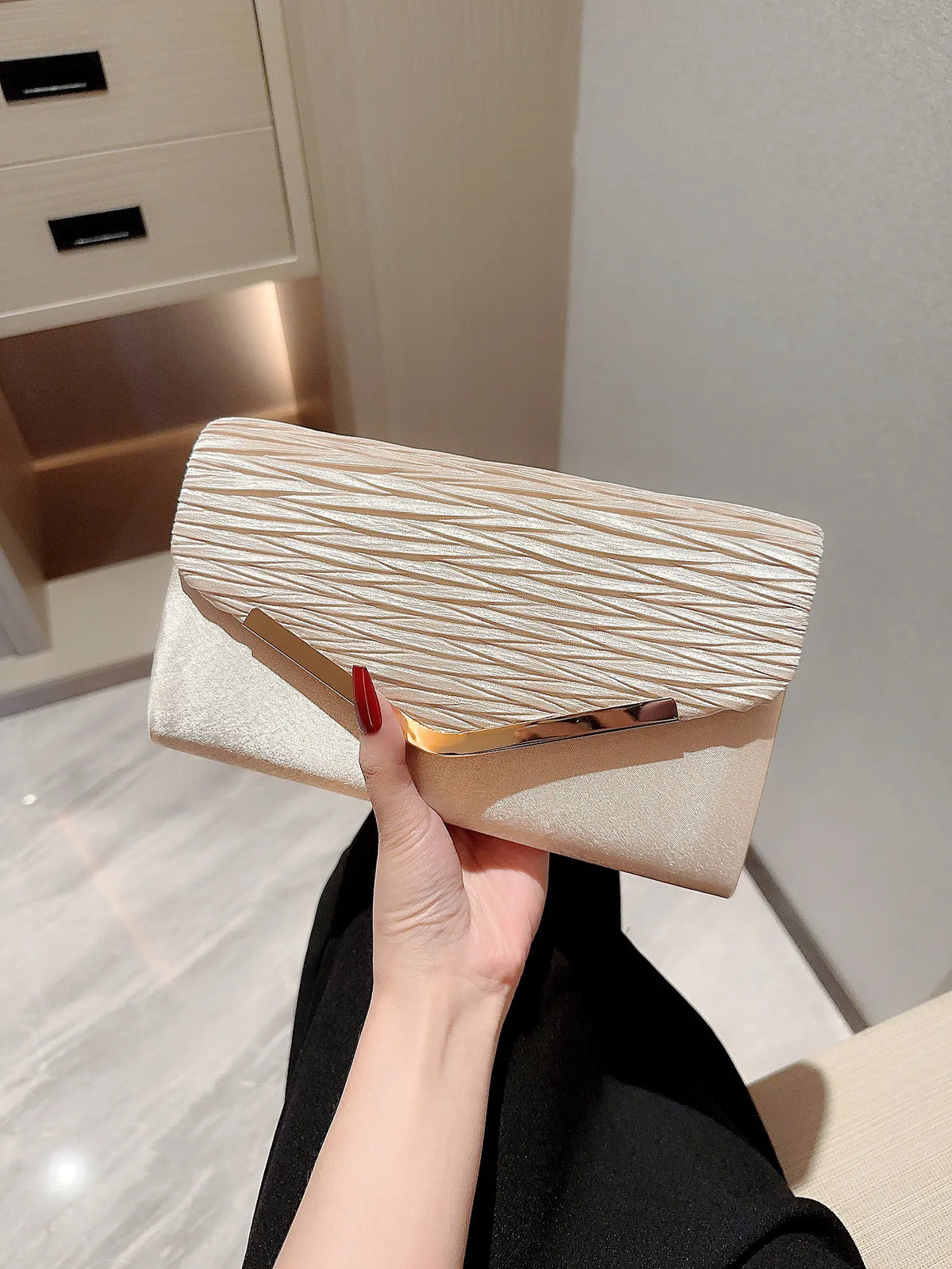 Clutch Luxuosa com Corrente e Design Diamante