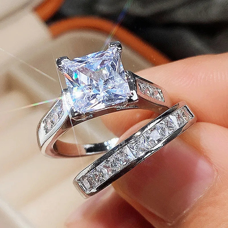 Anel Majestoso de Prata Esterlina 925 com Zircão