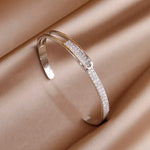 Pulseira Elegante de Zircônia com Nó de Luxo