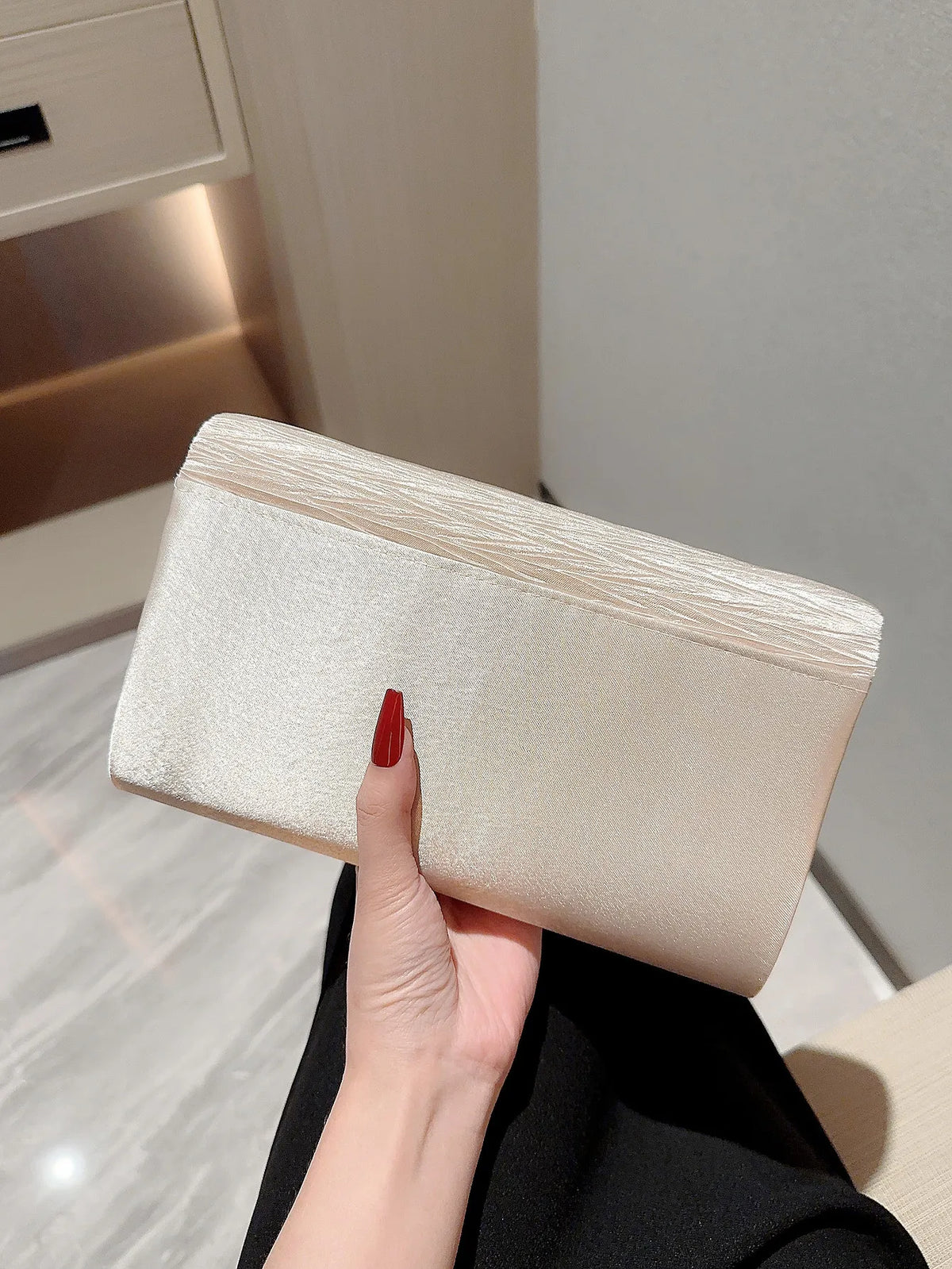 Clutch Luxuosa com Corrente e Design Diamante