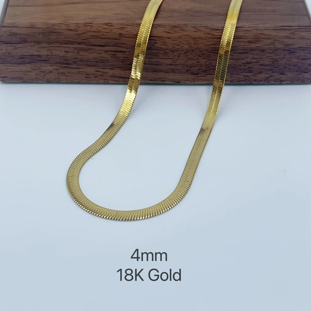 Colar Elegante de Aço Inoxidável Dourado