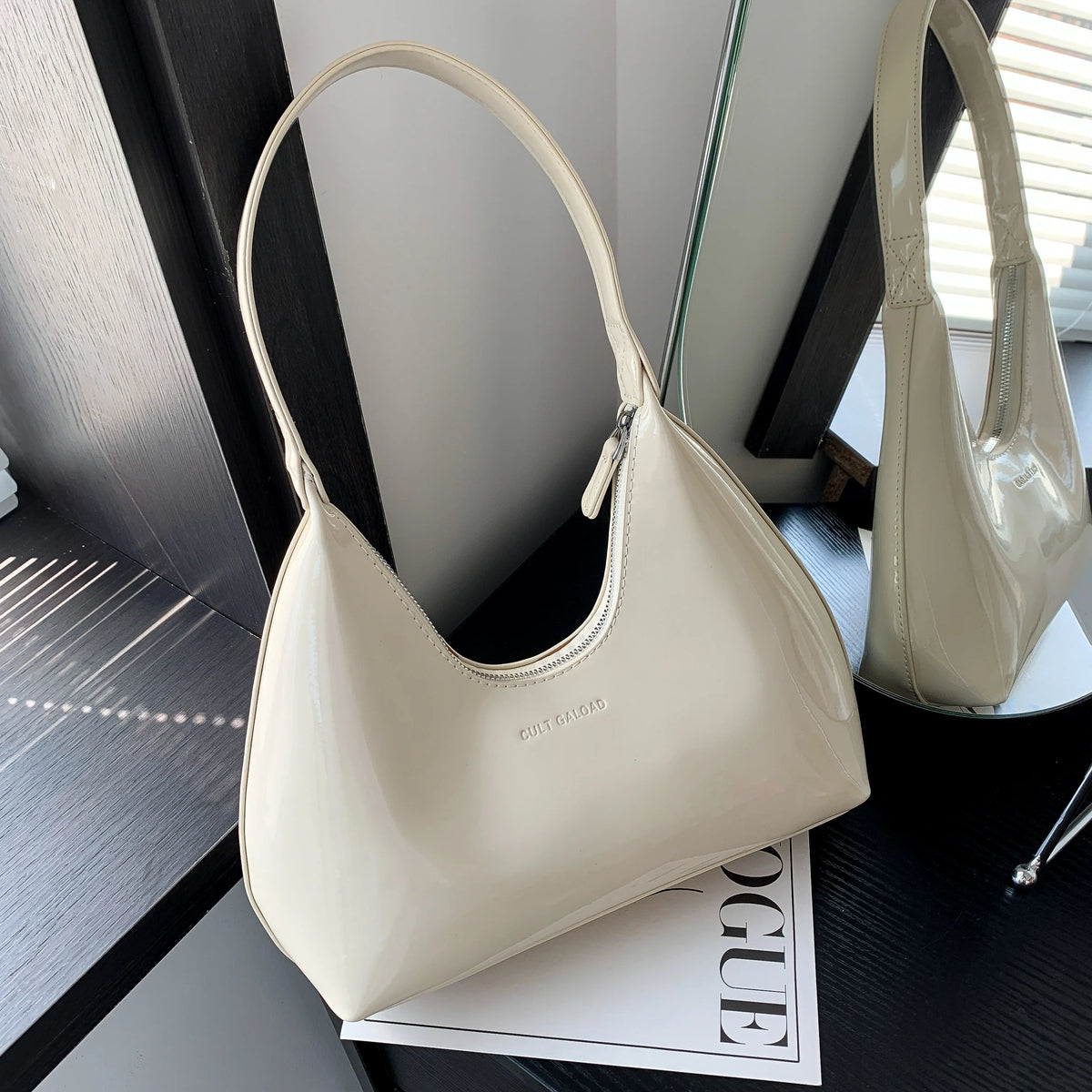 Esta é uma bolsa de couro, tendência elegante e de alta qualidade, adequada para compras e namoro