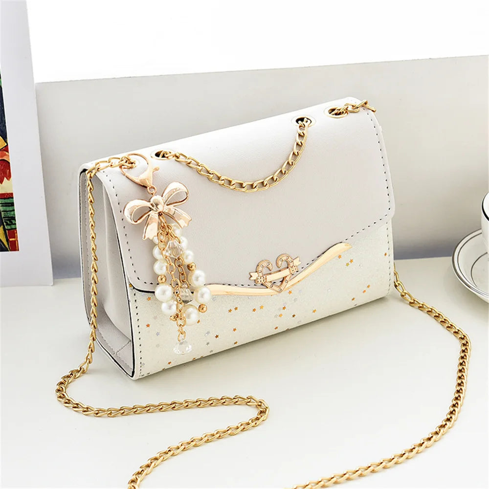 Bolsa Linda Top com Lantejoulas e Pingente de Borla