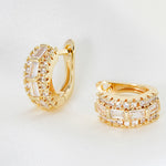 Brinco de Argola Luxuoso com Zircônias Brilhantes Folheado a Ouro 18K