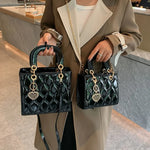 Bolsa Clássica em Couro Genuíno - Modelo 2025