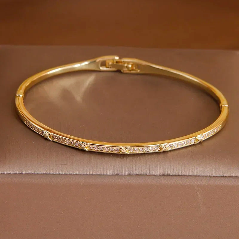 Pulseira Elegante de Zircônia com Nó de Luxo