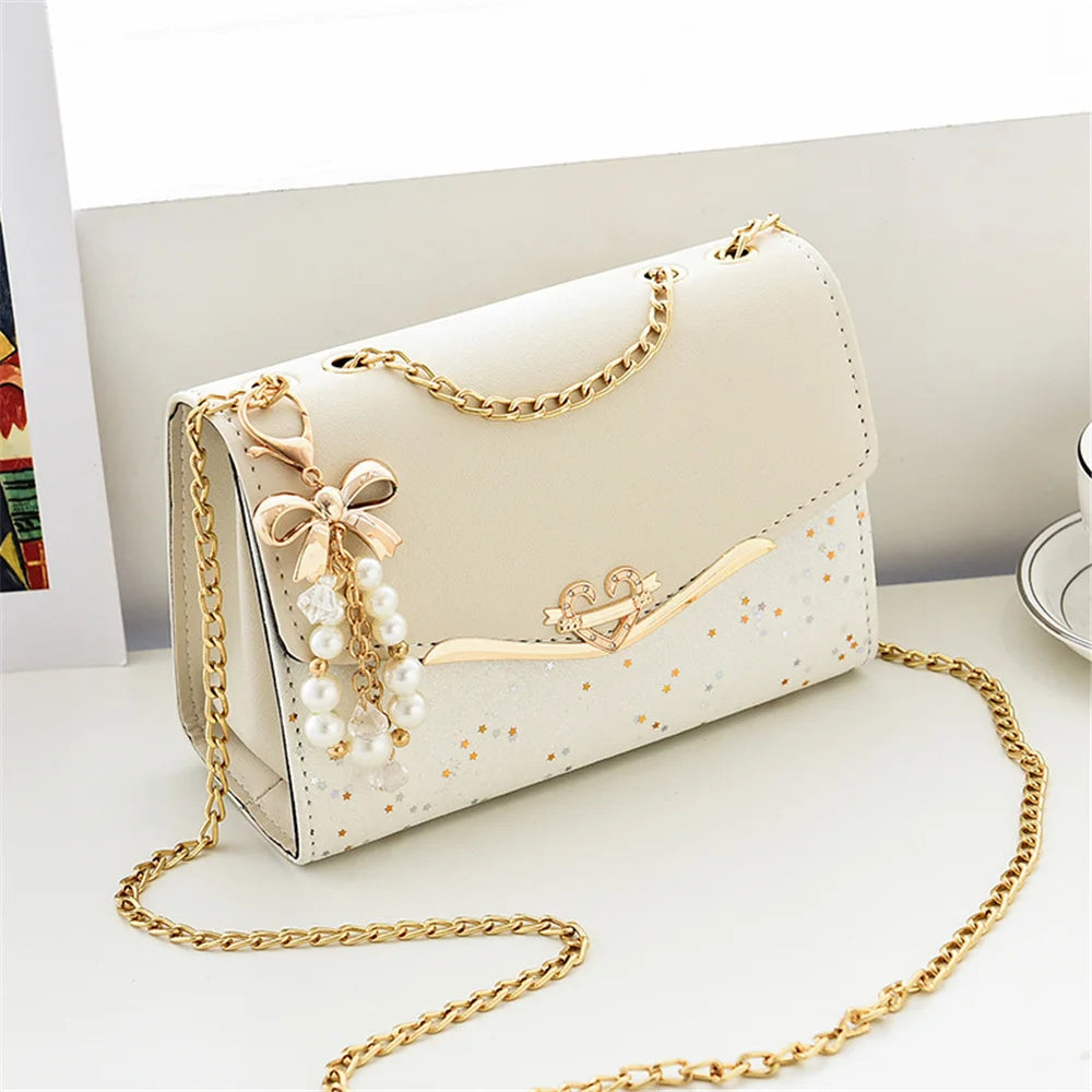 Bolsa Linda Top com Lantejoulas e Pingente de Borla