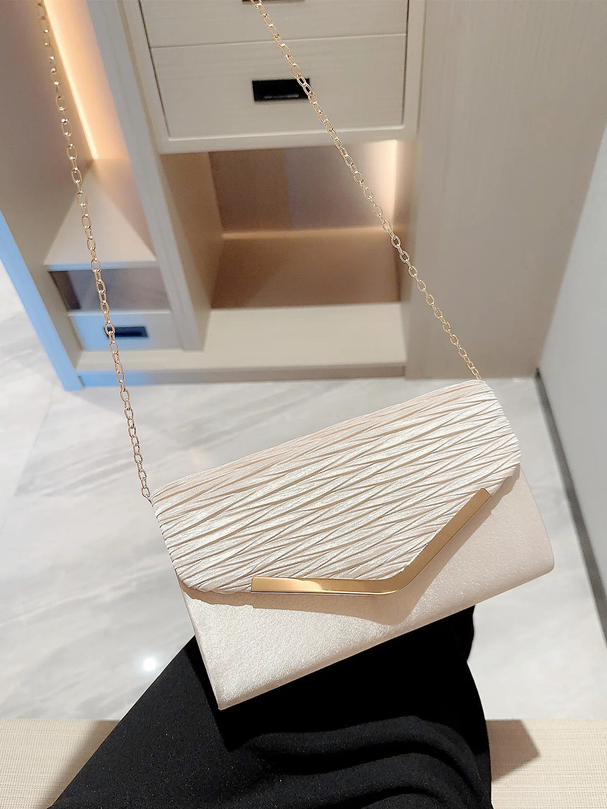 Clutch Luxuosa com Corrente e Design Diamante