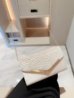 Clutch Luxuosa com Corrente e Design Diamante