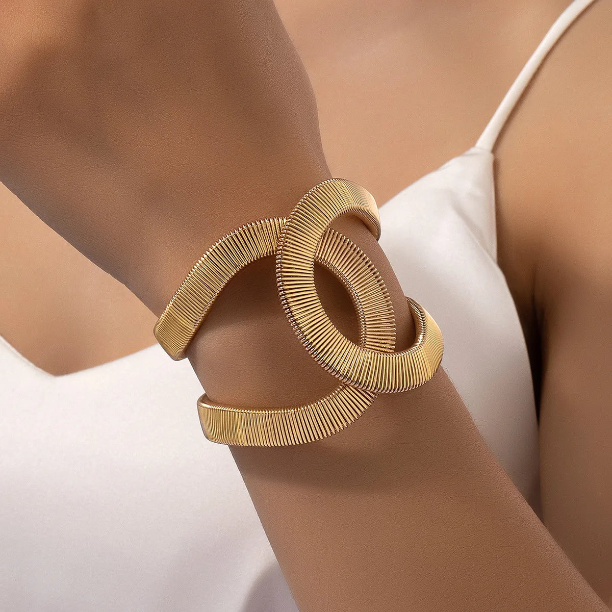 Nova moda e requintado exagerado primavera oco abertura pulseira ajustável para personalizado mulheres jóias por atacado