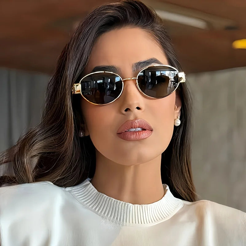 Óculos Ovais Elegantes com Armação Metálica