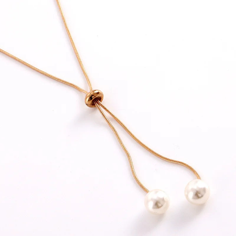 Colar Elegância Dourada com Pérolas