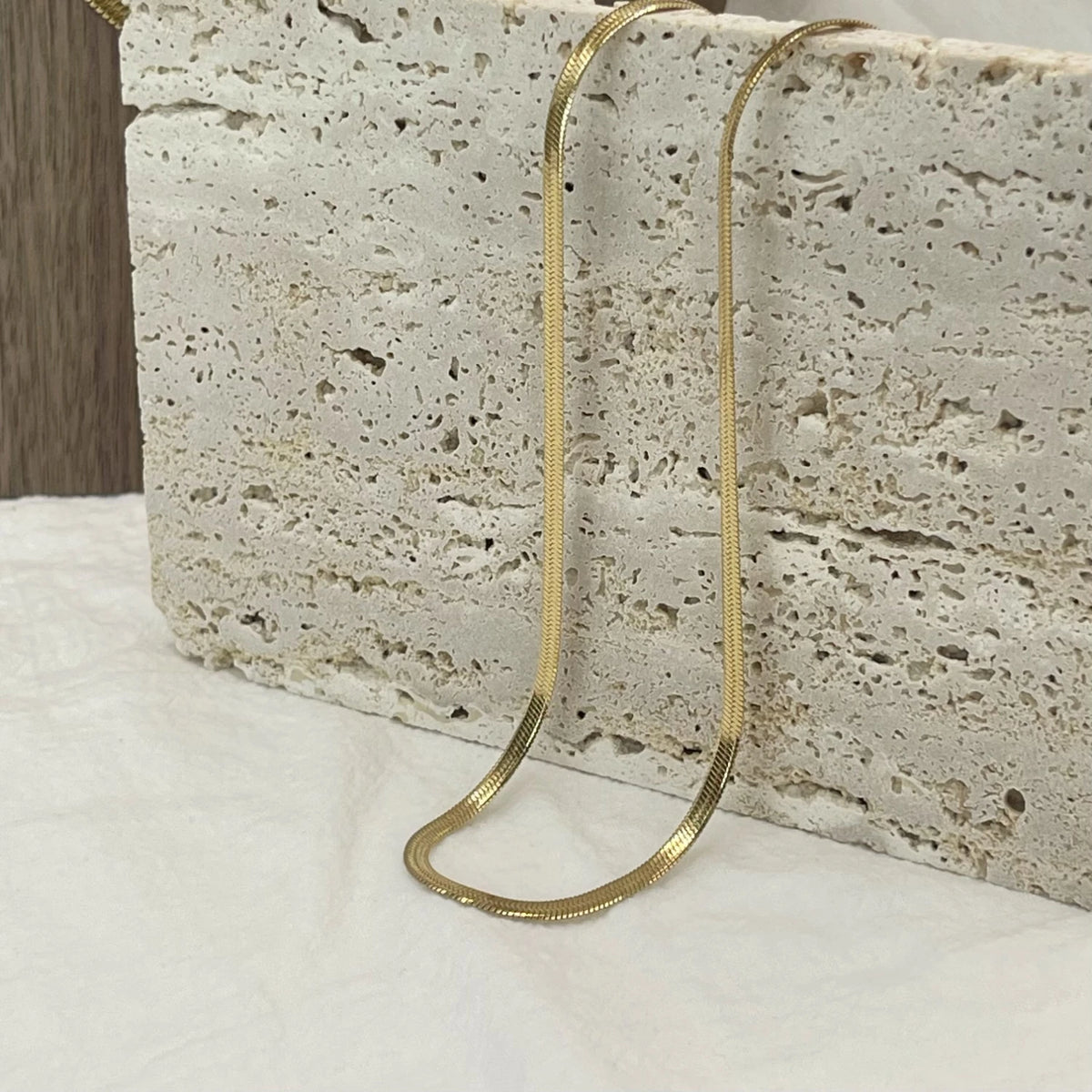 Colar Elegante de Aço Inoxidável Dourado