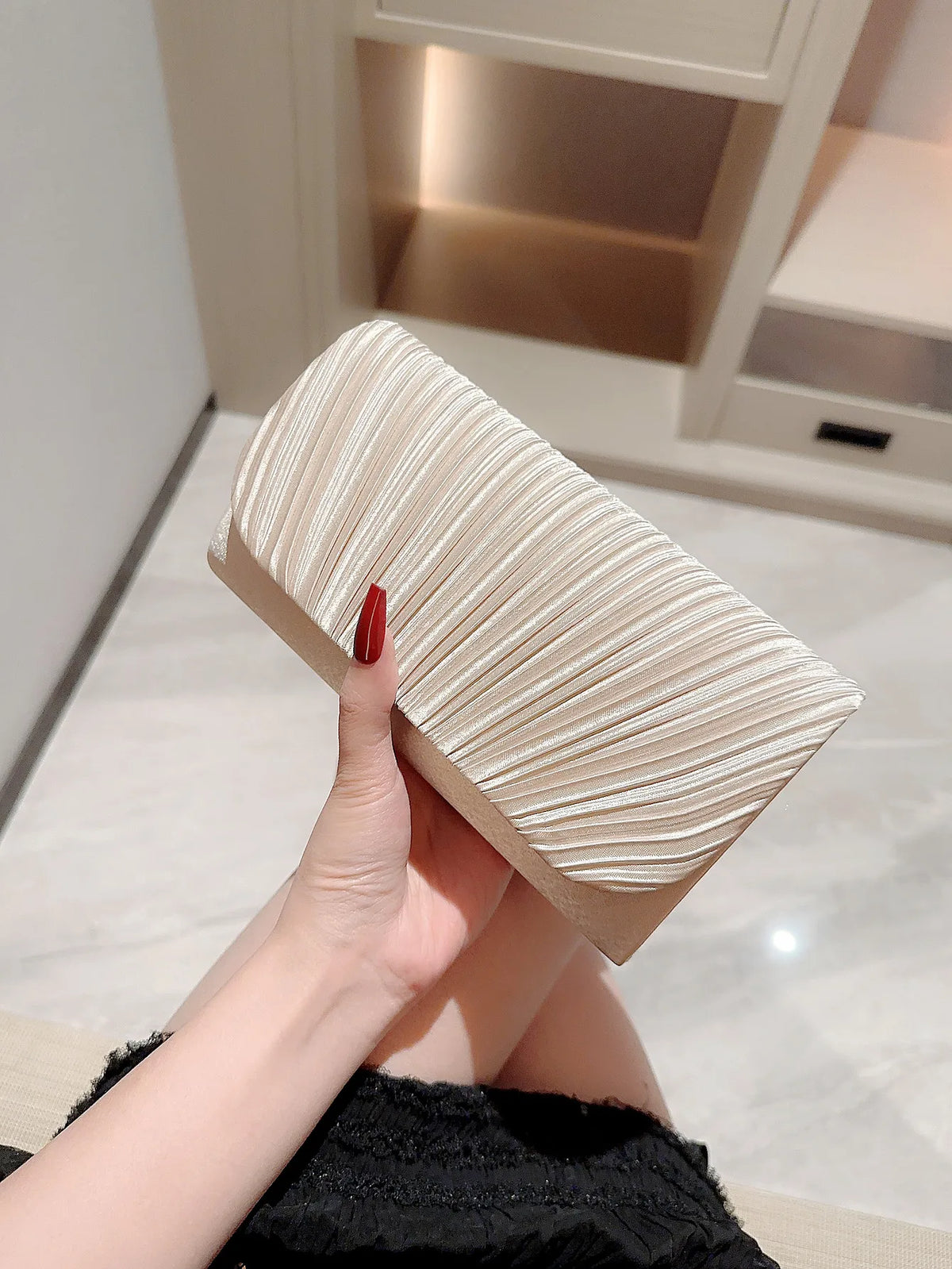 Bolsa de Cetim Plissada com Strass Linda Top