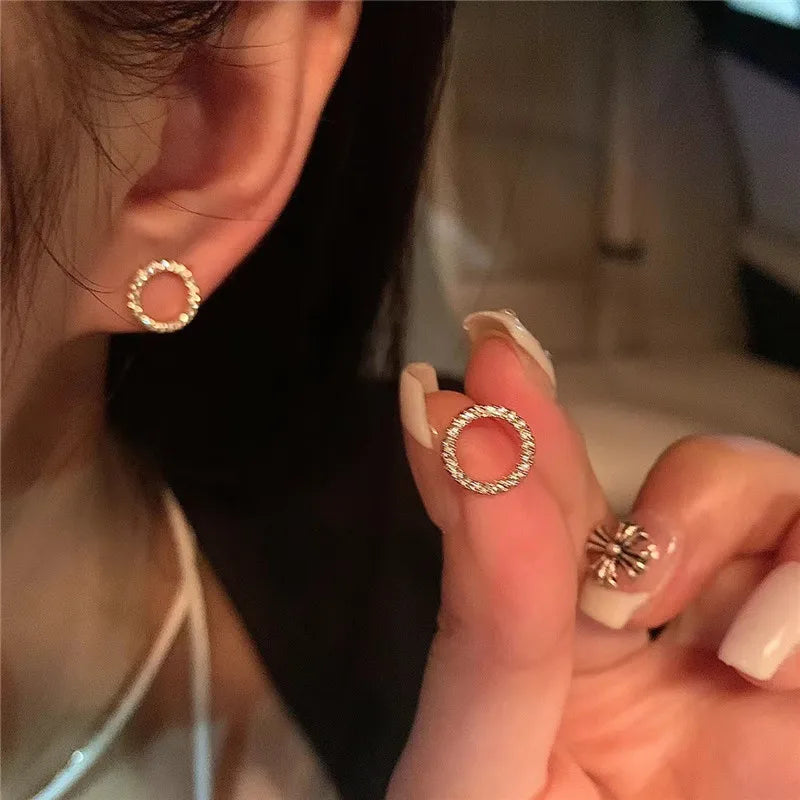 Delicado pequeno círculo brincos para mulheres cor de ouro cristal minimalista coreano festa verão moda jóias acessórios